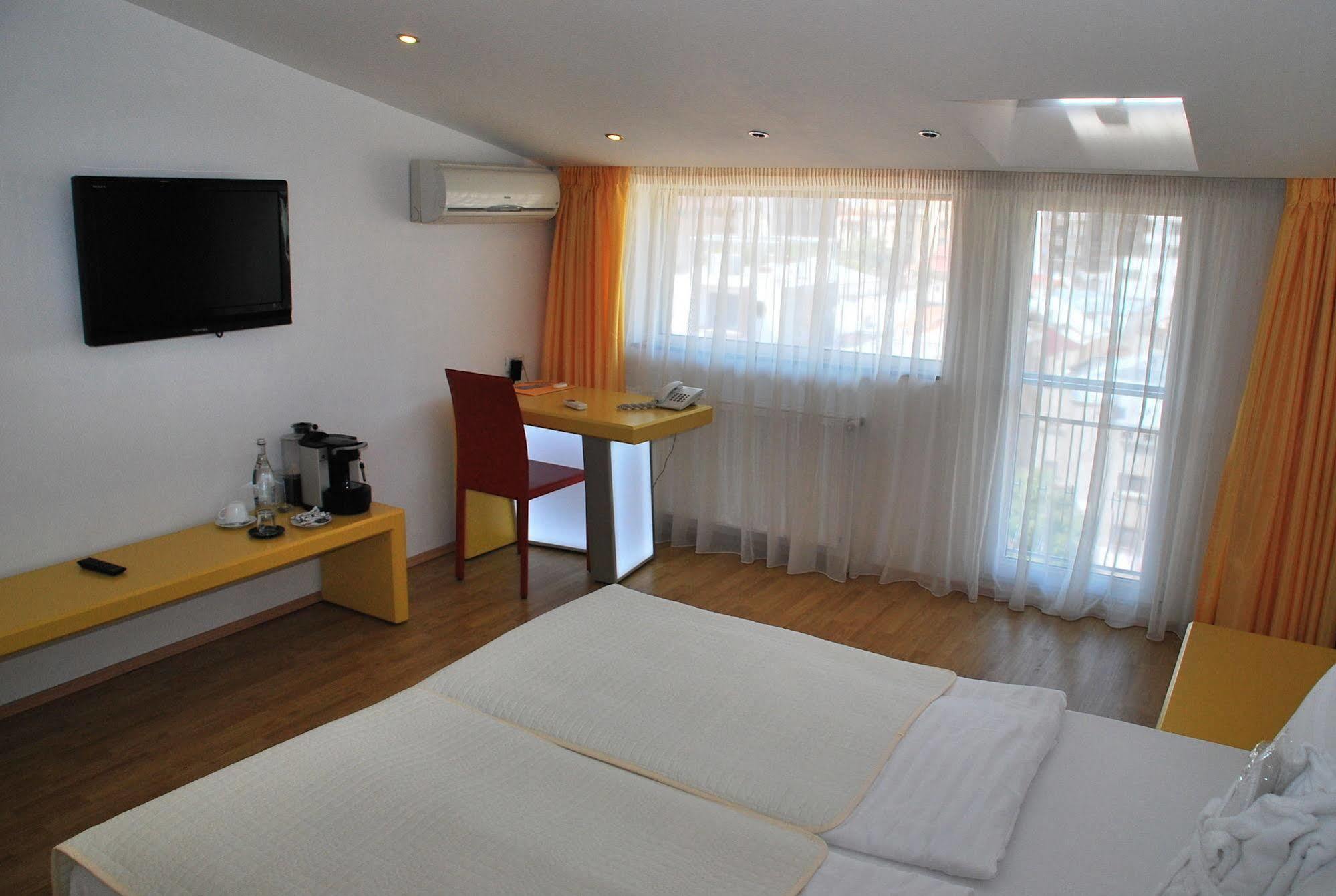 Christina 4* Bucureşti